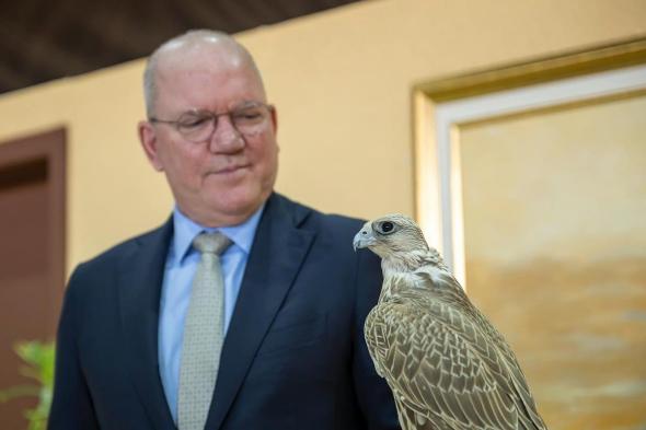 سفير
    هولندا
    يزور
    مهرجان
    الملك
    عبدالعزيز
    للصقور
    2025