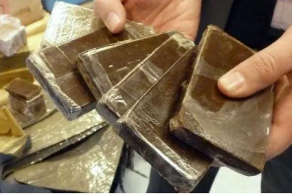 شرطة
عنابة
تحجز
أزيد
من
1.5
كلغ
من
المخدرات
و1448
قرصًا
مهلوسًا