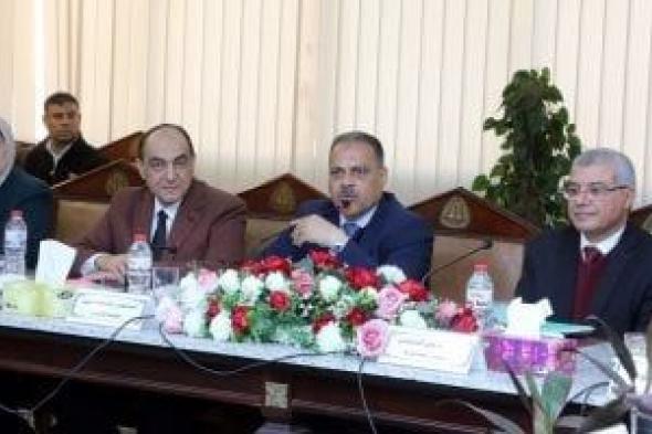 محافظ
الشرقية
يشارك
فى
إجتماع
مجلس
جامعة
الزقازيق