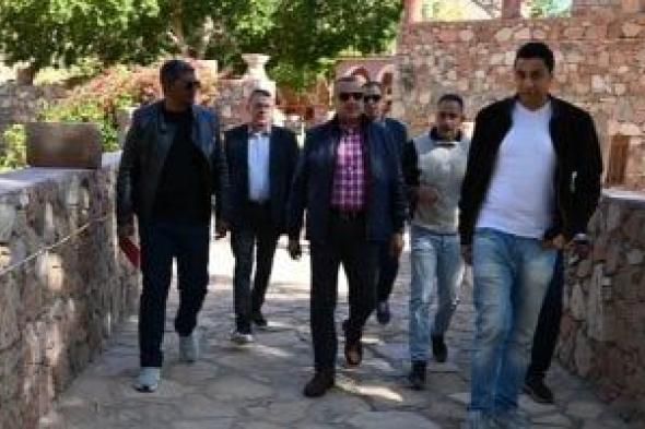 محافظ
جنوب
سيناء
يزور
دير
الراهبات
بوادي
فيران
ويهنئ
بعيد
القديسة
كاترين