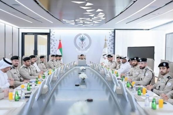 «القيادة
      العليا
      بشرطة
      الشارقة»
      يبحث
      الجاهزية
      الأمنية