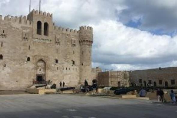 زوار
قلعة
قايتباى
يتحدون
نوة
عيد
الميلاد
بزيارة
الإسكندرية