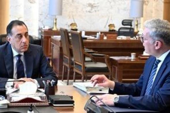 رئيس
الوزراء
يستعرض
مع
وزير
البترول
عددا
من
ملفات
عمل
الوزارة