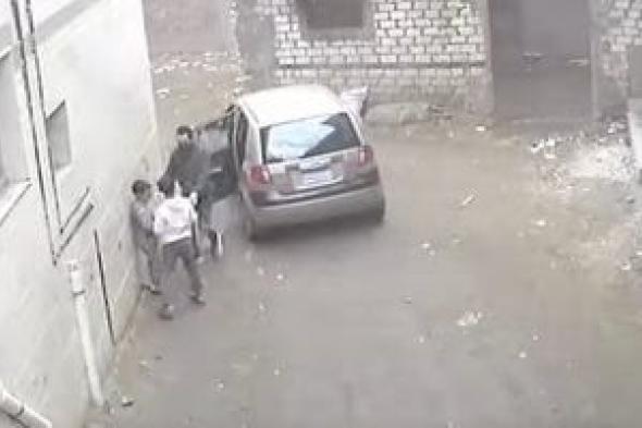 جد
طفل
كفر
الشيخ
بعد
محاولة
خطفه
بسيارة:
القبض
على
والده..
وإعادته
لوالدته..
فيديو