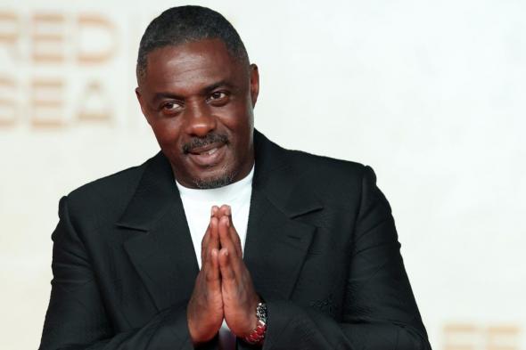 الممثل
إدريس
إلبا
يحصل
على
لقب
فارس
في
تكريمات
رأس
السنة