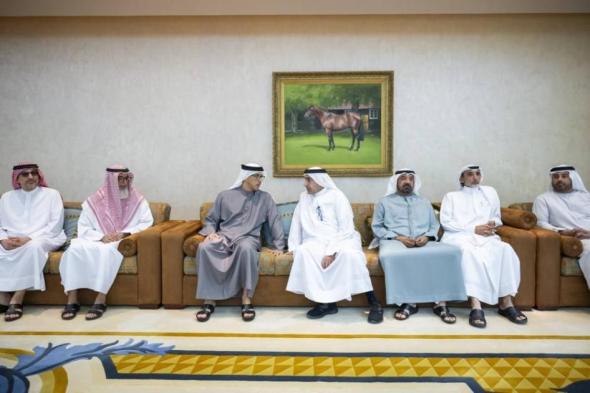 منصور
      بن
      زايد
      يعزّي
      في
      وفاة
      محمد
      بن
      عبيد