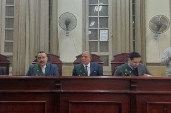 على
طريقة
فيلم
كدة
رضا..
السجن
سنة
لموظفين
استغلا
الشبه
بينهما
لسرقة
بنك