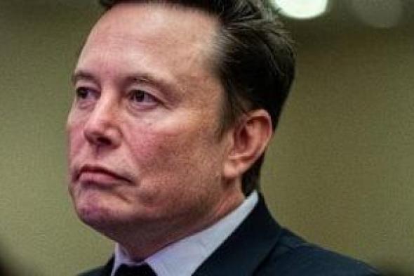 سيناتور
أمريكي
يواجه
ماسك
وجيتس
بسؤال
صادم:
من
يدفع
ثمن
عصر
بلا
عمل