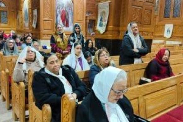 أقباط
بورسعيد
يؤدون
صلوات
قداس
رأس
السنة
بكنيسة
الأنبا
بيشوي..
صور