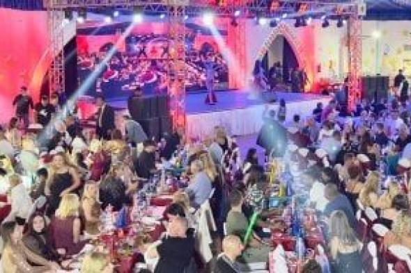 احتفالات
السائحين
والزائرين
من
مختلف
الجنسيات
برأس
السنة
2026
في
شرم
الشيخ..
صور