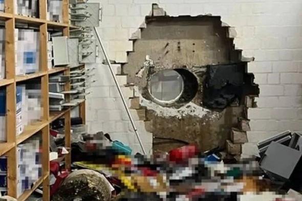 سرقة
    تاريخية
    في
    ألمانيا..
    نفق
    يقود
    اللصوص
    إلى
    عشرات
    الملايين
    من
    صناديق
    الودائع