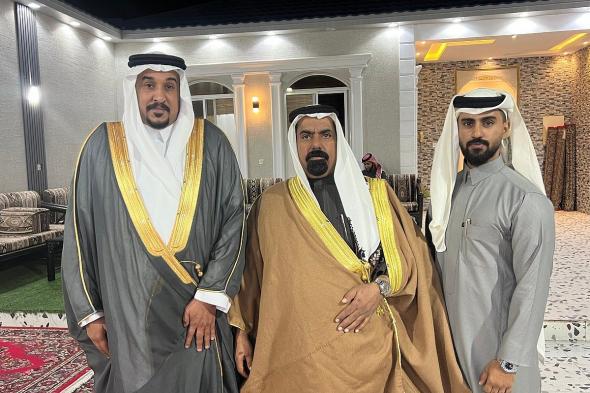 "القحطاني"
    يحتفل
    بخطوبته
    في
    الطائف