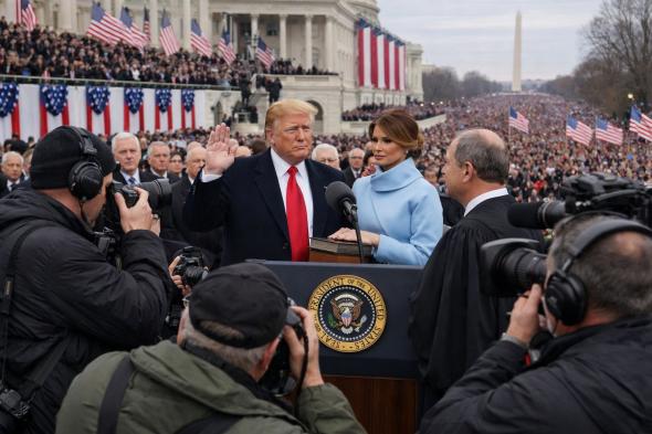 نهاية
عام
غير
تقليدي
..
أحداث
هزت
الأسواق
وأخرى
أنعشتها
في
2025