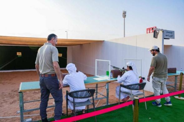 10
      آلاف
      مشارك
      في
      فعاليات
      «الظفرة
      للرماية»
      بمهرجان
      ليوا