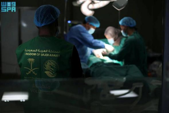 فريق
مركز
الملك
سلمان
يجري
99
جراحة
متخصصة
في
غزة