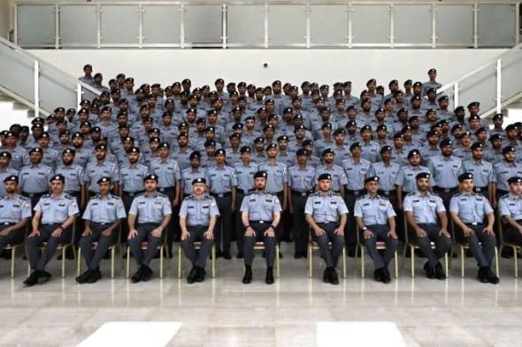 تخريج
      165
      منتسباً
      في
      دورة
      التأهيل
      الشرطي
      والأمني
      بأبوظبي