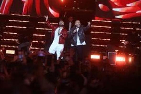 تامر
عاشور
يغنى
بعيش
لـ
تامر
حسنى..
والأخير
يشدو
هيجيلى
موجوع..
صور