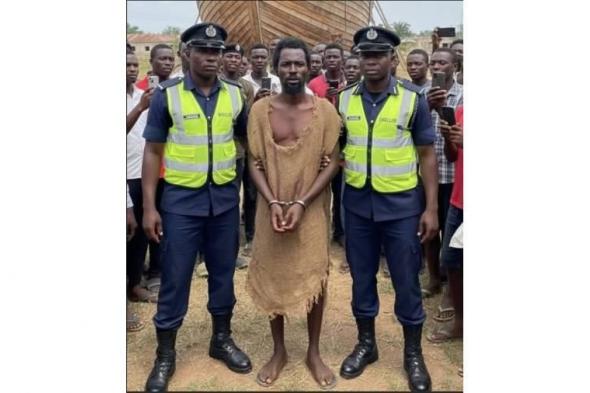 «صنع
      سفينة
      للنجاة»..
      القبض
      على
      إيبو
      نوح
      مدعي
      النبوة
      في
      غانا