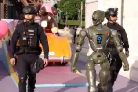 دوريات
أمنية
لشرطى
آلى
مع
ضباط
صينيين..
صور