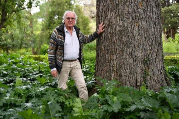 وفاة
      عالم
      النبات
      فرانسيس
      آليه
      عن
      87
      عاماً