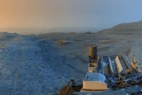 تحية
من
الكوكب
الأحمر..
كيوريوسيتى
تهدى
العالم
بطاقة
أعياد
فريدة
من
المريخ