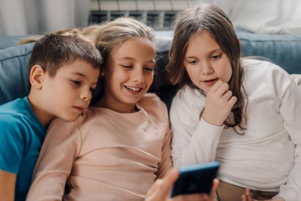 هل
غيّرت
فيديوهات
الثواني
طريقة
تفكير
المراهقين
والأطفال؟