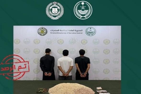 القبض
    على
    مواطن
    ومقيمين
    يمنيين
    لترويجهم
    132
    ألف
    قرص
    من
    الإمفيتامين
    بجازان