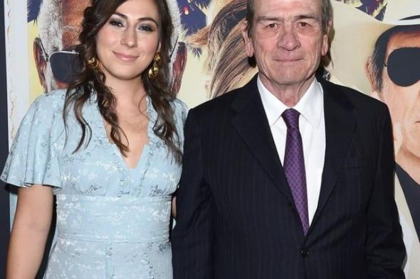 العثور على جثة ابنة تومي لي جونز في أحد الفنادق