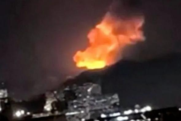 انفجارات
    قوية
    تهز
    عاصمة
    فنزويلا
    وانقطاع
    التيار
    الكهربائي
    عن
    المنطقة
    الجنوبية
    من
    المدينة