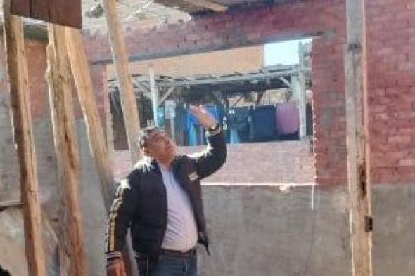 حي
المطرية
يوقف
أعمال
بناء
مخالف
ويقود
حملة
لإزالته
في
المهد..
صور