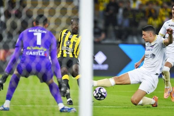 بهدف
    "الشنقيطي"..
    الاتحاد
    يتجاوز
    عقبة
    التعاون