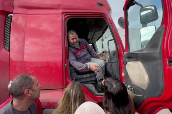 سائق
      مصري
      يوجه
      رسالة
      شجاعة
      لأنجلينا
      جولي
      بشأن
      مساعدات
      غزة
      (فيديو)