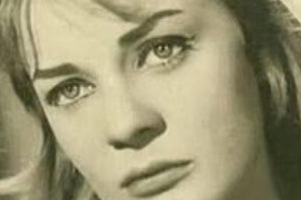 نادية
لطفى
نجمة
سينمائية
اكتفت
بعملين
فى
الدراما
والمسرح