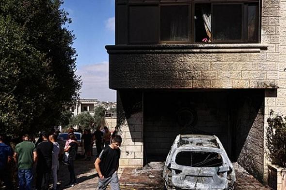 مستوطنون
يهاجمون
منازل
المواطنين
في
بيتا
جنوب
نابلس