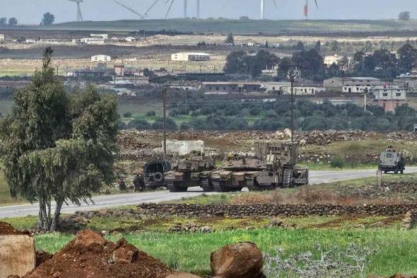 الاحتلال
يتوغل
في
ريف
القنيطرة
جنوب
سوريا
ويفتش
منزلا