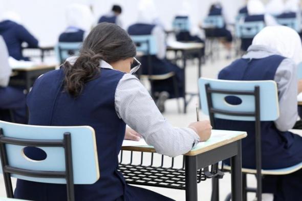 33.4
      ألف
      طالب
      في
      الـ
      12
      يبدأون
      غداً
      اختبارات
      منتصف
      العام