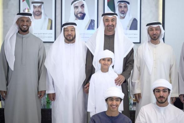 رئيس
      الدولة
      يزور
      محمد
      بن
      بطي
      آل
      حامد