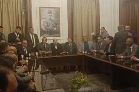 هانى
سرى
الدين
يدعو
الوفديين
للالتزام
بالكلمة
الطيبة
واللغة
السياسية
الراقية