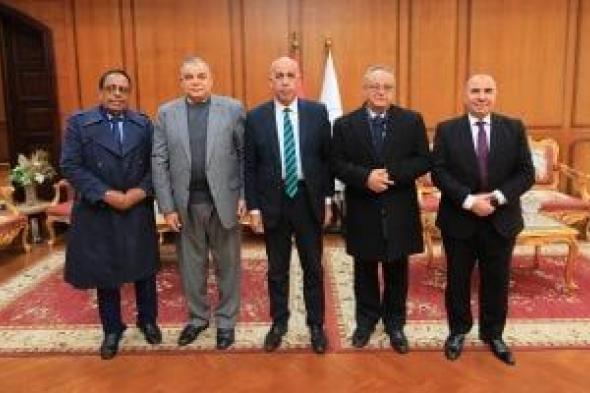 رئيس
جامعة
كفر
الشيخ
يترأس
لجنة
اختيار
عميد
كلية
الآداب
بالجامعة