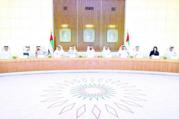 الوطن
      أولوية..
      والإنسان
      محور
      العمل
      الحكومي