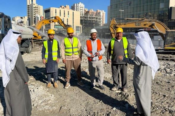 البلدية
      الكشف
      على
      هدم
      عدد
      من
      العقارات
      في
      حولي