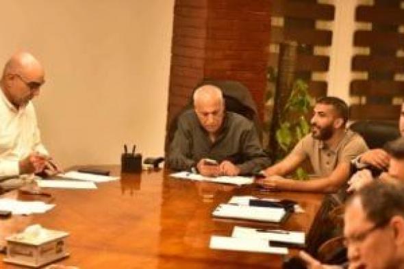 حسين
لبيب
رئيس
الزمالك
يعود
إلى
القاهرة
الثلاثاء
لمباشرة
مهام
عمله