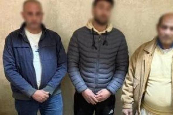 وزارة
الداخلية
تضبط
3
أشخاص
يوزعون
أموالا
بمحيط
لجان
الهرم