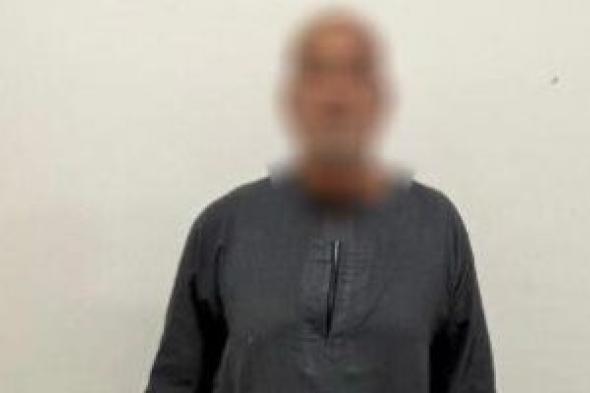 وزارة
الداخلية
تضبط
شخص
يوزع
كروت
بمحيط
لجان
الأقصر