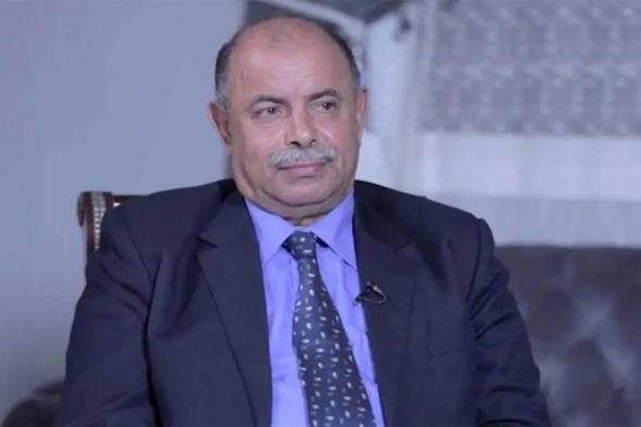 «الشرعية»
    تعلن
    استعادة
    حضرموت
    وبدء
    إدارة
    المحافظة
    من
    سيئون