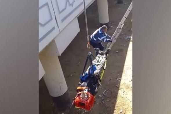 الإسعاف
      المصري
      ينقذ
      شاباً
      بعد
      سقوطه
      من
      جسر
      بارتفاع
      4
      طوابق