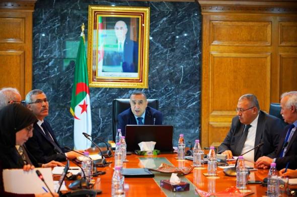 عجال
يشرف
على
اجتماع
يتعلّق
بعدد
من
الملفات
الخاصة
بنشاط
وتسيير
القطاع