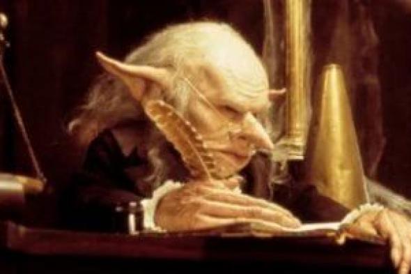 وارويك
ديفيس
نجم
سلسلة
هارى
بوتر
يوضح
الفرق
بين
السلسلة
والمسلسل
المنتظر