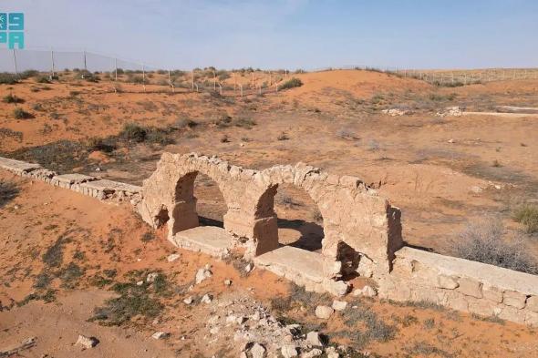 عرائش
    والشهرة
    "
    تناهي"
    ..
    هنا
    محطة
    عباسية
    على
    "درب
    زبيدة"
    تحكي
    تاريخ
    الماء
    والحج