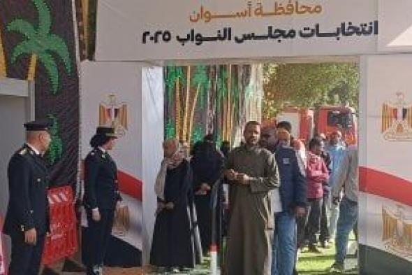 استمرار
التصويت..
توافد
الناخبين
على
لجنة
8
بمركز
أسوان..
فيديو